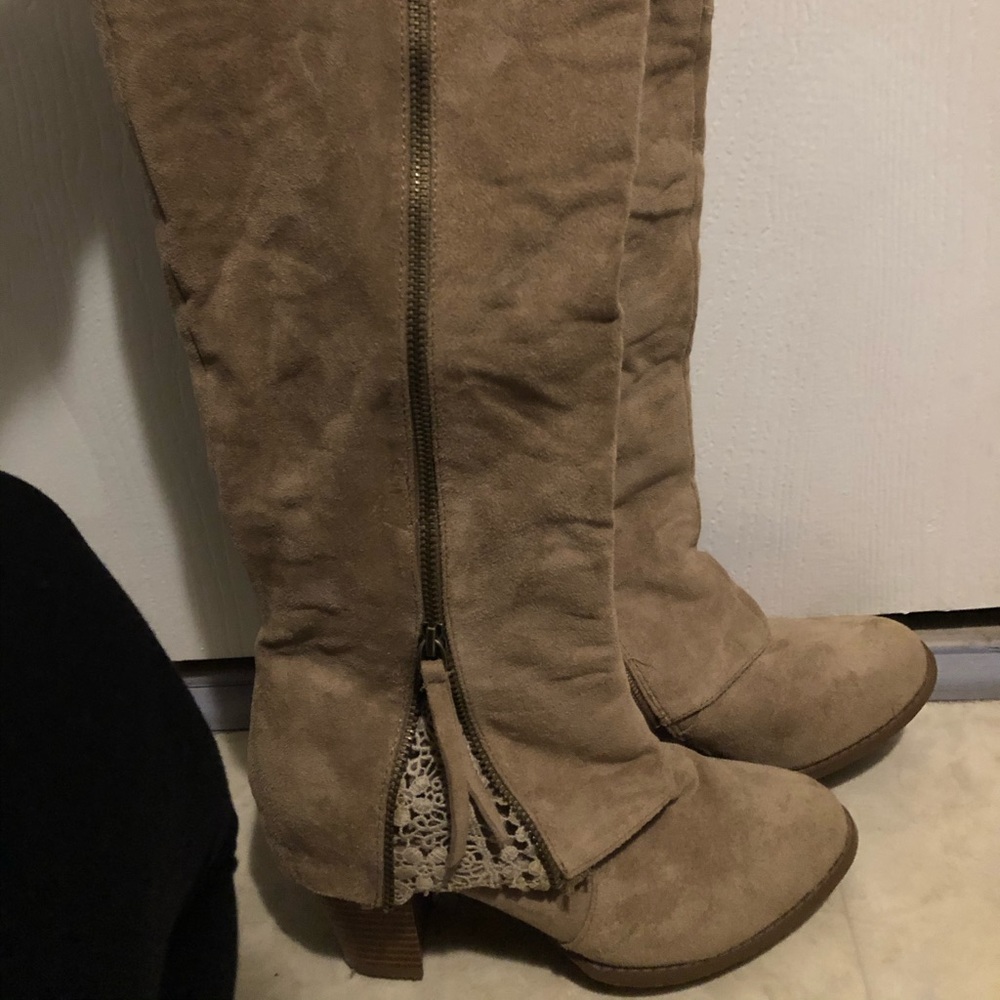 Under the knee boots